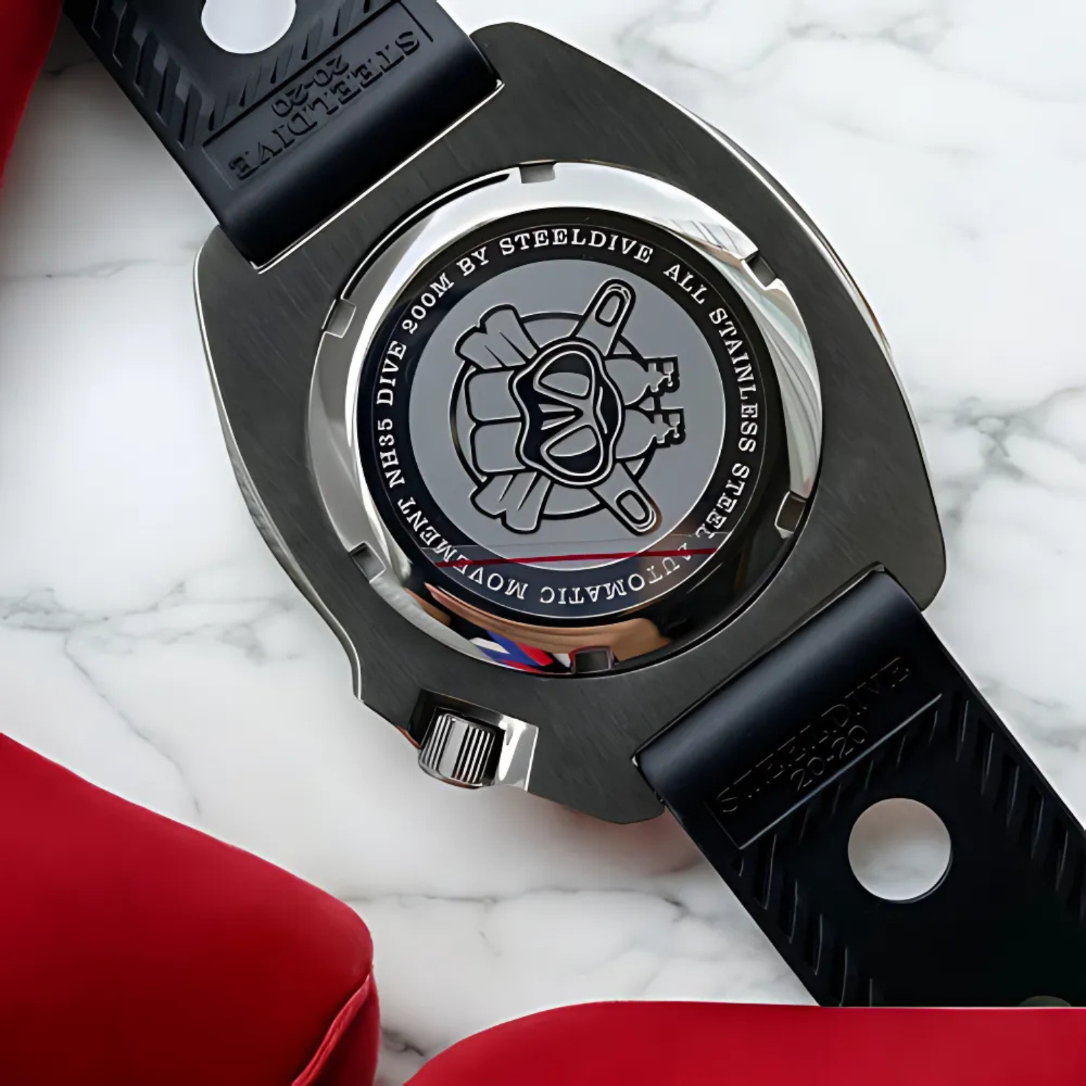 STEELDIVE SD1970 Black Rubber Strap Wrist Shot – The Crew