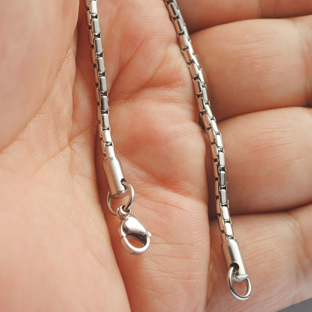Stainless steel chain clasp detail close-up – The Crew