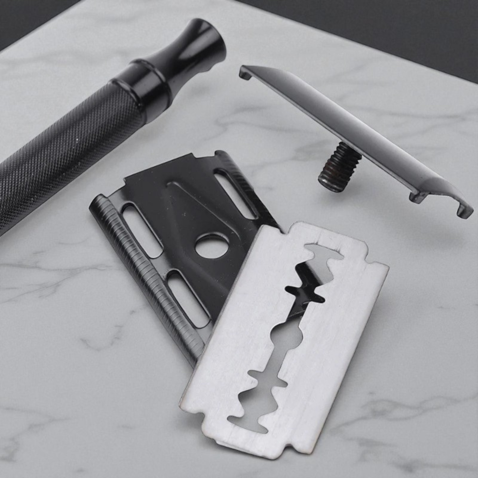 Double Edge Razor Blades Titanium Coated – The Crew