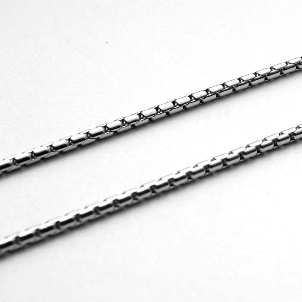 Link chain necklace length options display – The Crew